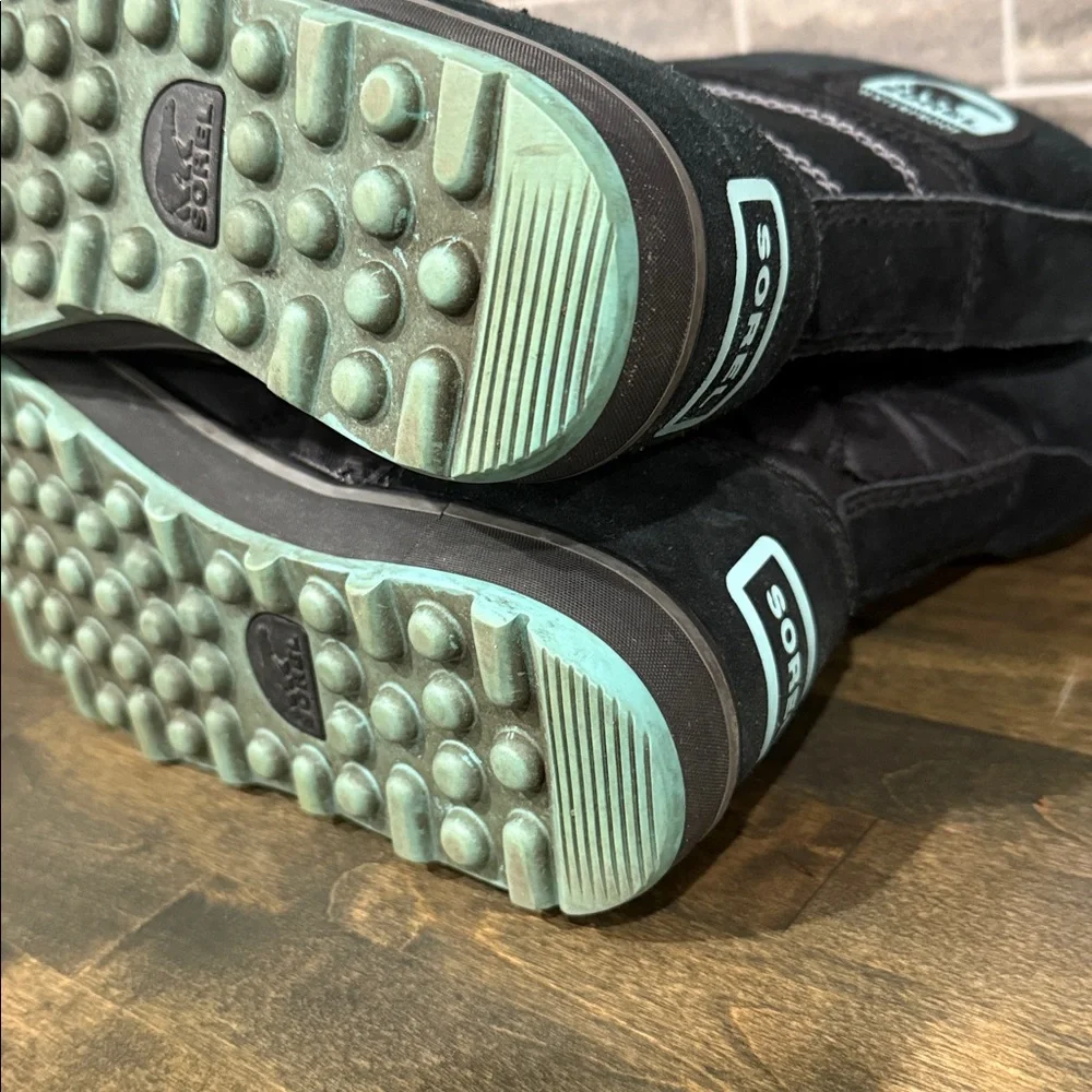 Sorel Glacy Explorer Shortie Boot Black and Mint Size‎ 7.5